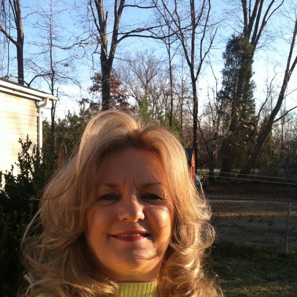 Meet your Posher, Deborah - Picture 1 of 5